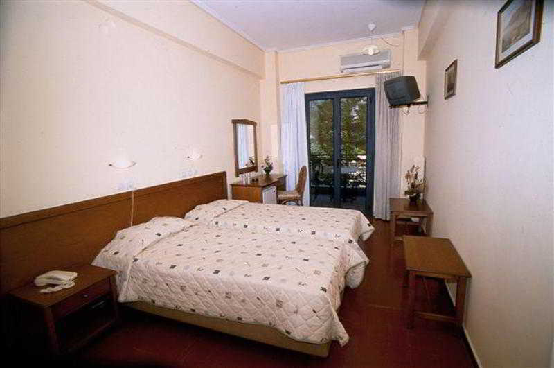 Hotel Bakos Лоутраки Экстерьер фото