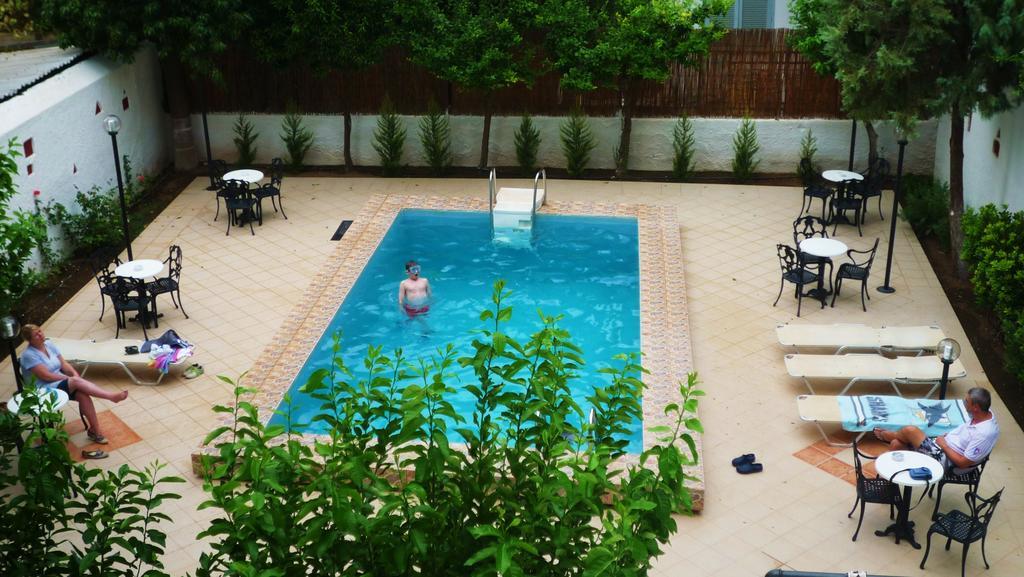 Hotel Bakos Лоутраки Экстерьер фото
