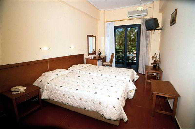 Hotel Bakos Лоутраки Экстерьер фото